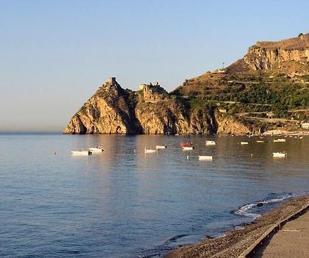 Le Zagare Aparthotel SantʼAlessio Siculo Exteriör bild