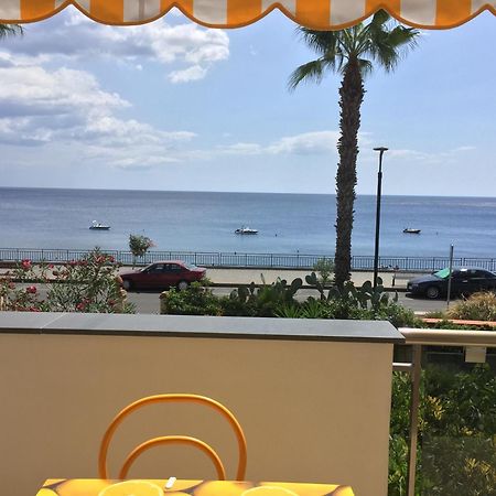 Le Zagare Aparthotel SantʼAlessio Siculo Exteriör bild