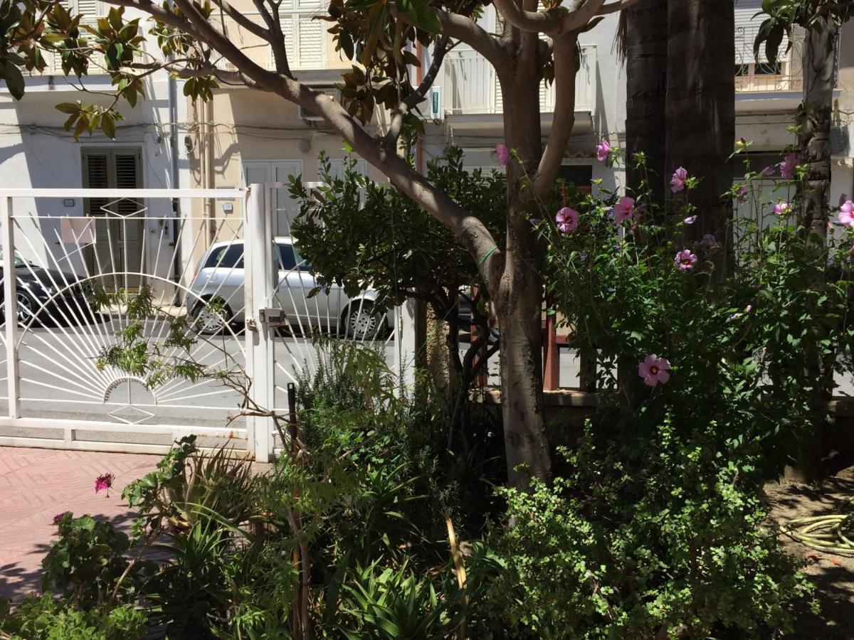 Le Zagare Aparthotel SantʼAlessio Siculo Exteriör bild