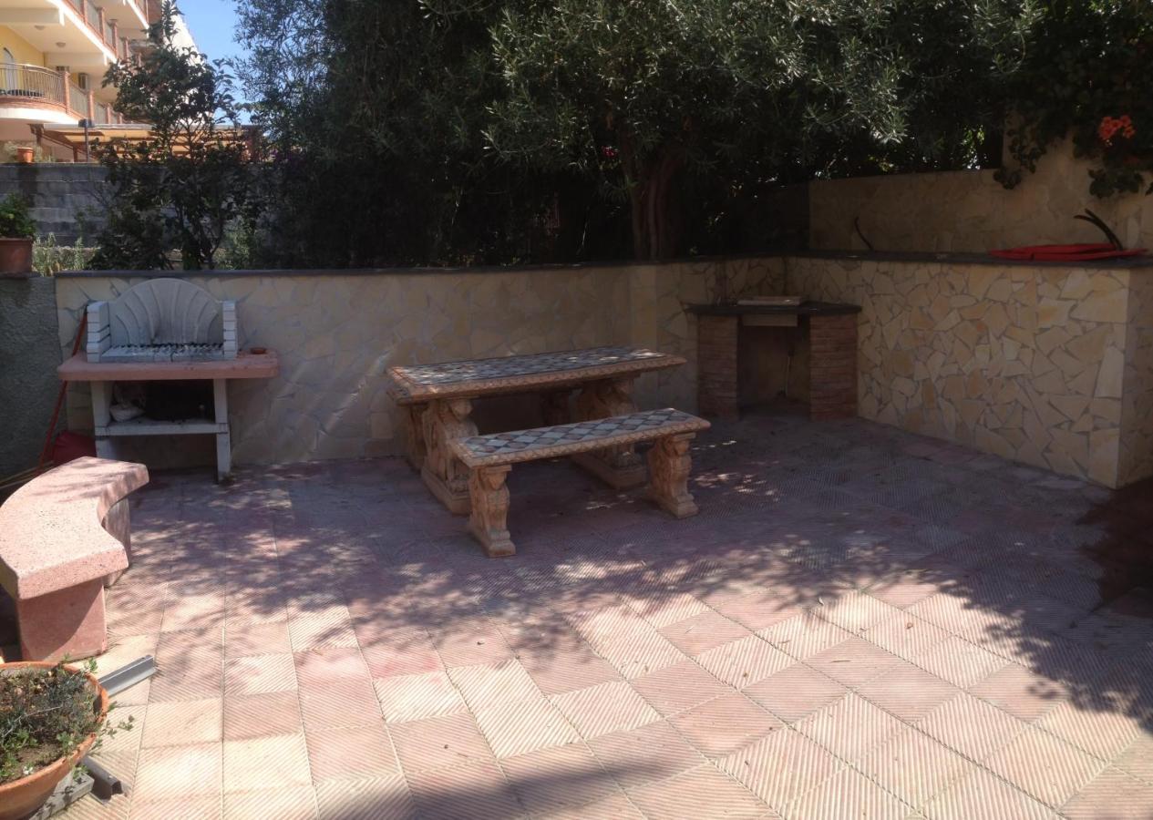 Le Zagare Aparthotel SantʼAlessio Siculo Exteriör bild