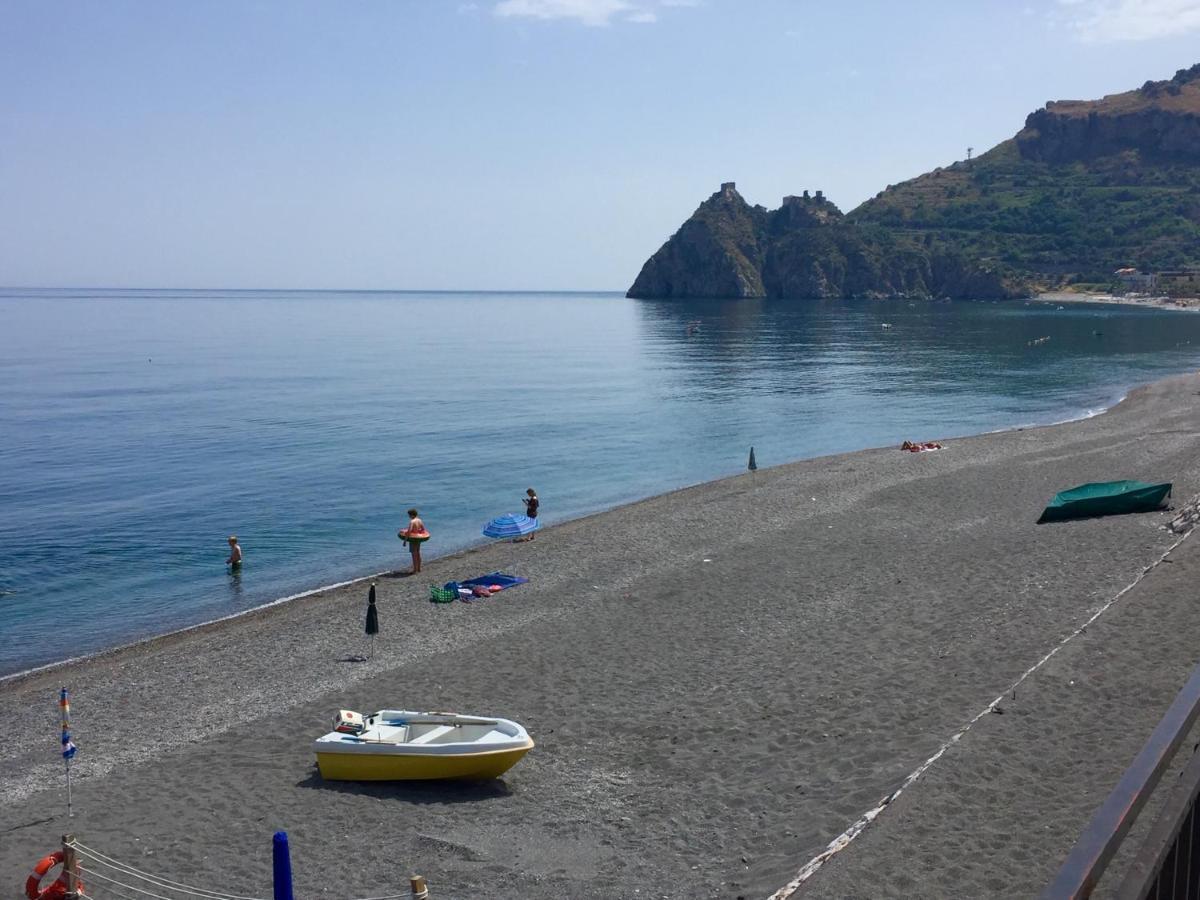 Le Zagare Aparthotel SantʼAlessio Siculo Exteriör bild