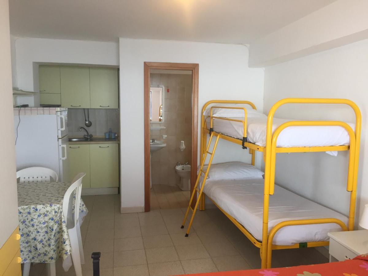 Le Zagare Aparthotel SantʼAlessio Siculo Exteriör bild
