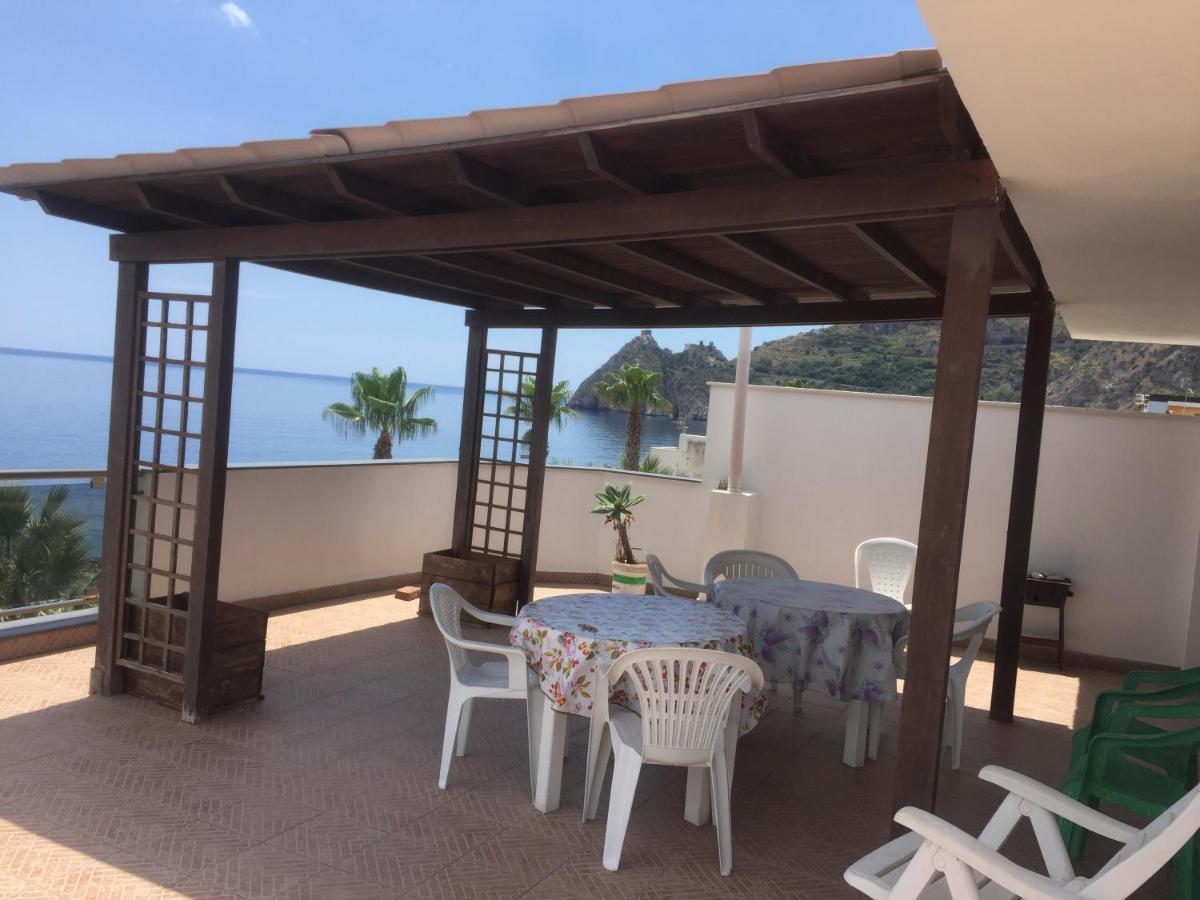 Le Zagare Aparthotel SantʼAlessio Siculo Exteriör bild