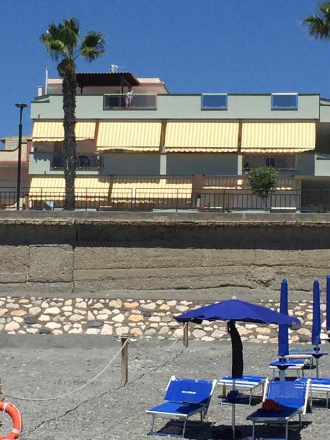 Le Zagare Aparthotel SantʼAlessio Siculo Exteriör bild
