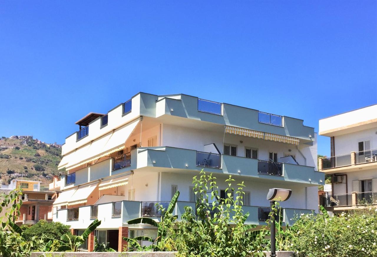 Le Zagare Aparthotel SantʼAlessio Siculo Exteriör bild