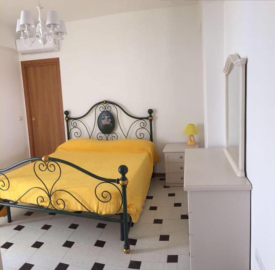 Le Zagare Aparthotel SantʼAlessio Siculo Exteriör bild