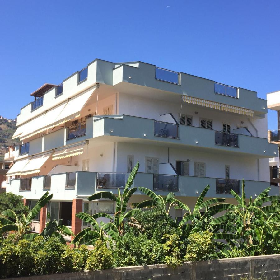 Le Zagare Aparthotel SantʼAlessio Siculo Exteriör bild
