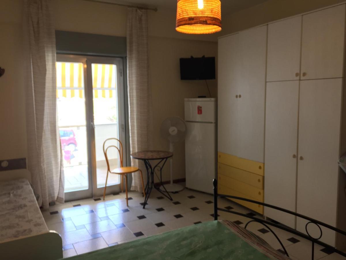 Le Zagare Aparthotel SantʼAlessio Siculo Exteriör bild