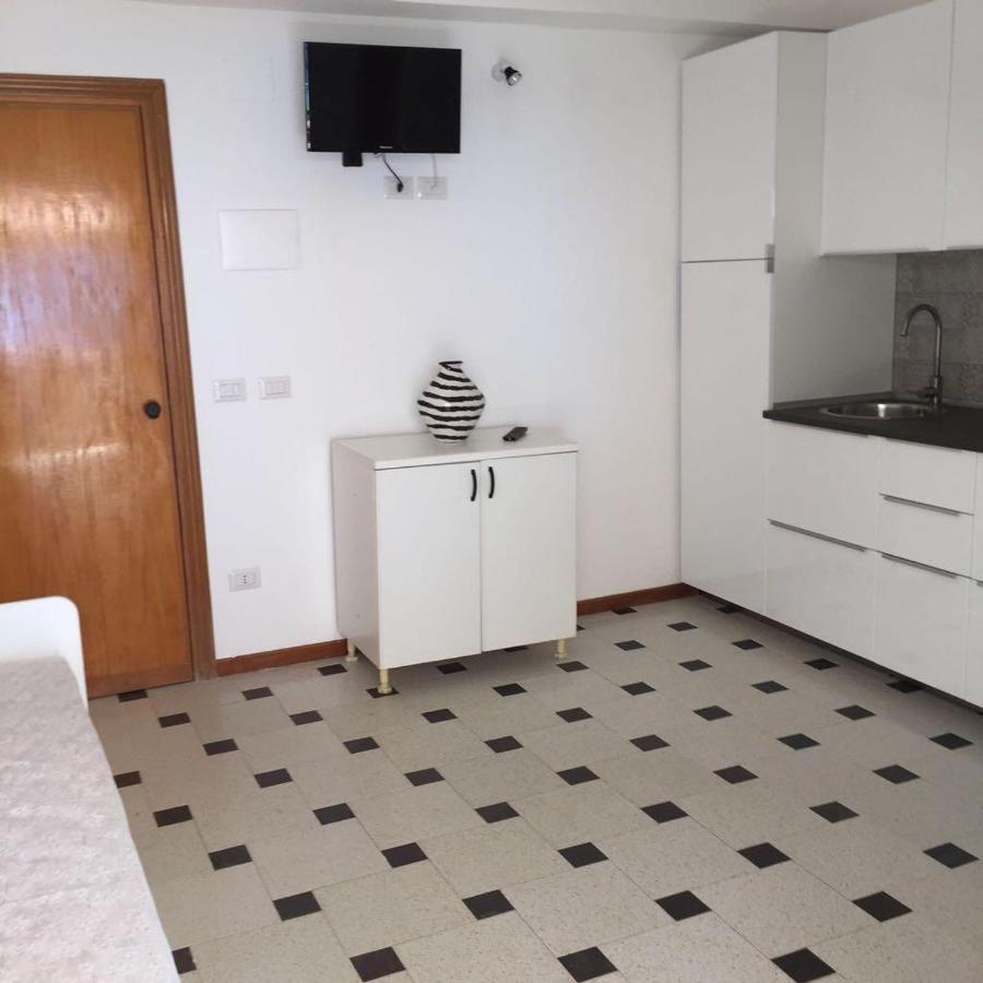 Le Zagare Aparthotel SantʼAlessio Siculo Exteriör bild