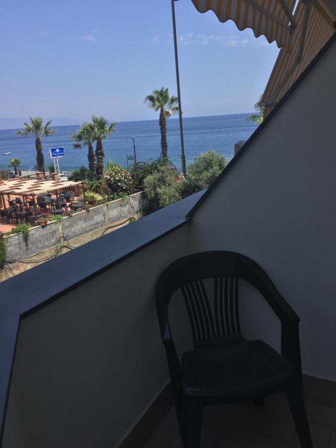 Le Zagare Aparthotel SantʼAlessio Siculo Exteriör bild