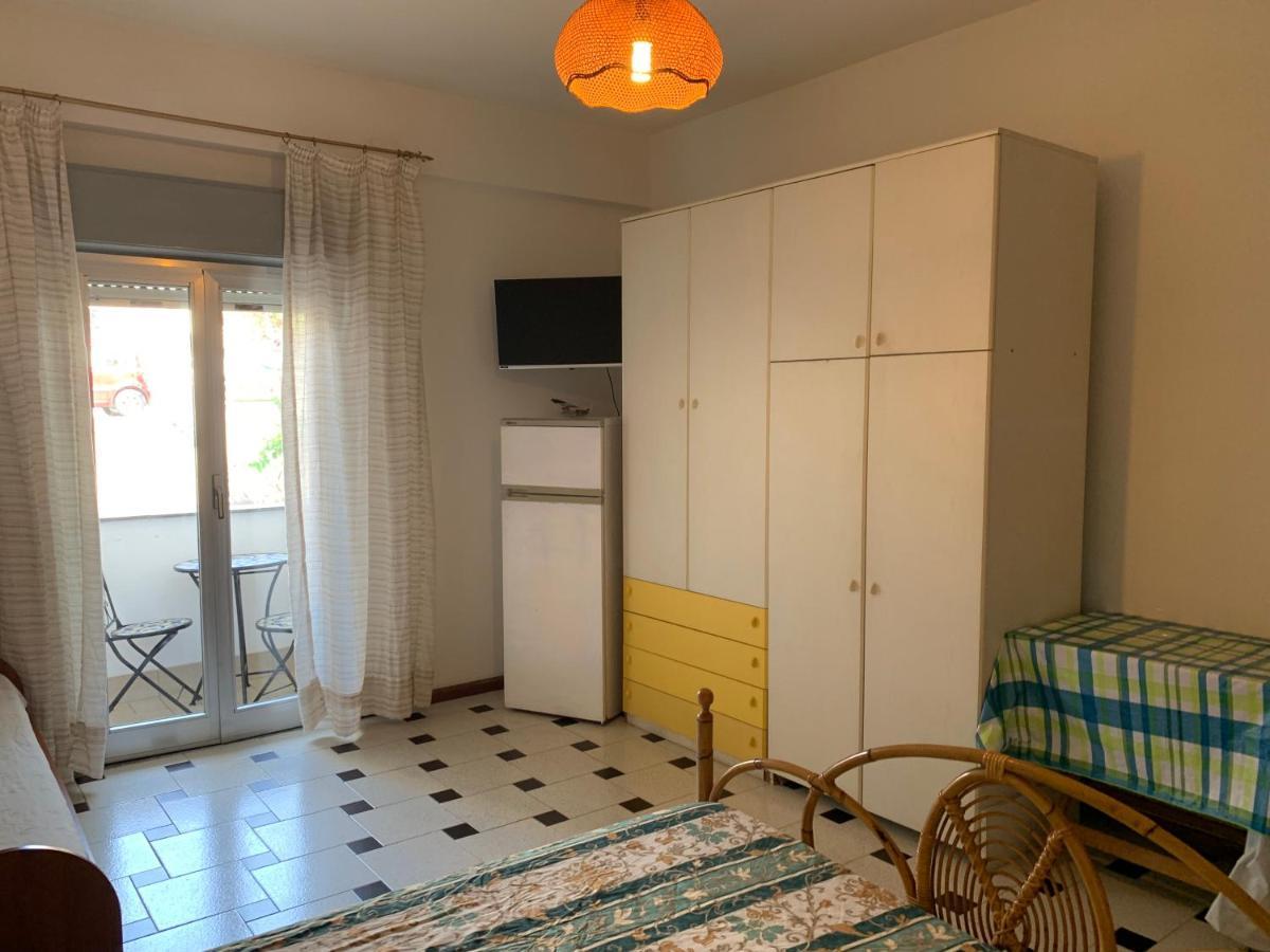 Le Zagare Aparthotel SantʼAlessio Siculo Exteriör bild