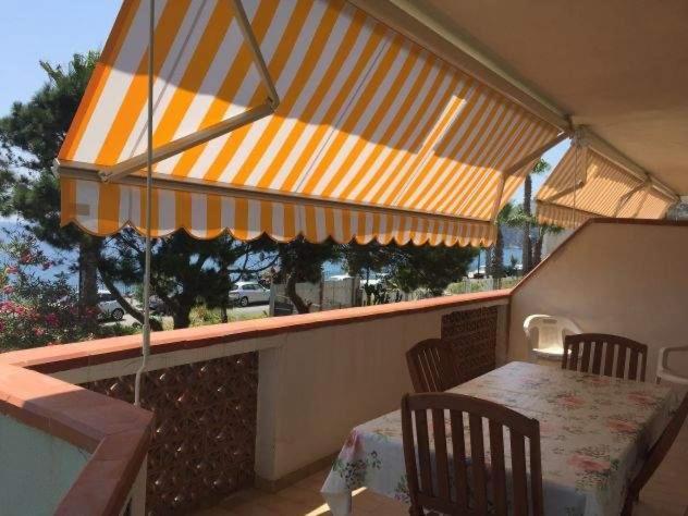Le Zagare Aparthotel SantʼAlessio Siculo Exteriör bild