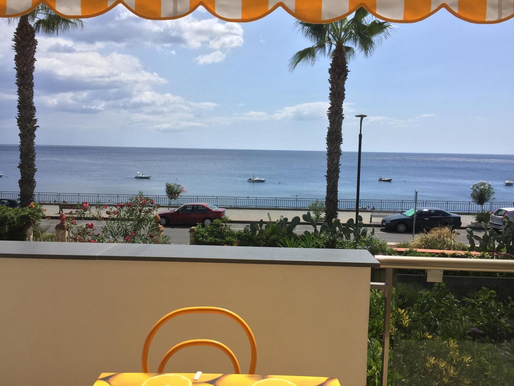 Le Zagare Aparthotel SantʼAlessio Siculo Exteriör bild